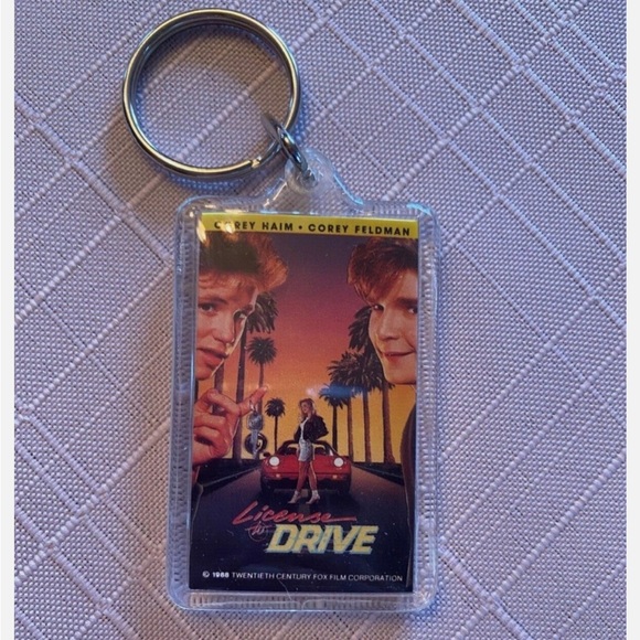 LICENSE TO DRIVE (1988) COREY HAIM FELDMAN HEATHER GRAHAM ORIG VINTAGE KEYCHAIN - Picture 1 of 2